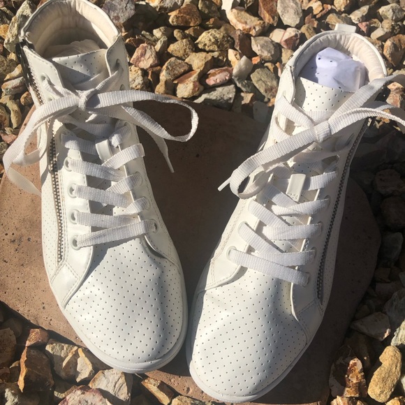 KOOLABURRA By UGGS Women’s Kayleigh White High top Sneakers w/ Zippers! Size 8. - Picture 2 of 11